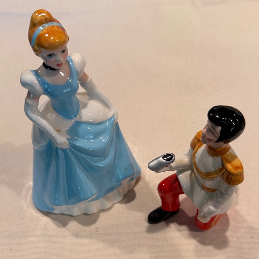 Disney Vintage Cinderella and Prince Charming Figurine Set